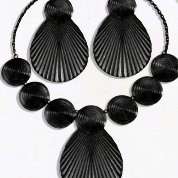 Elegant Black Statement Necklace and Earring Set - Picture 2 of 3
